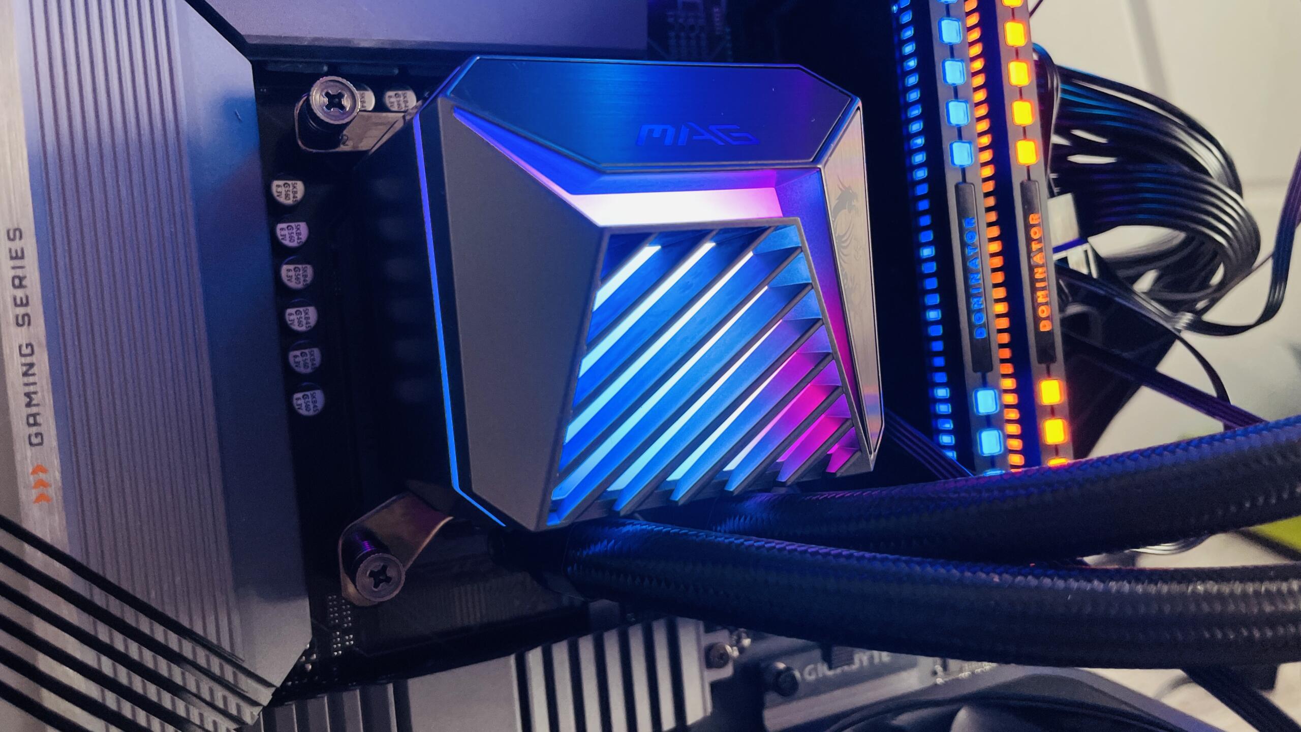 Msi mag coreliquid a15 360