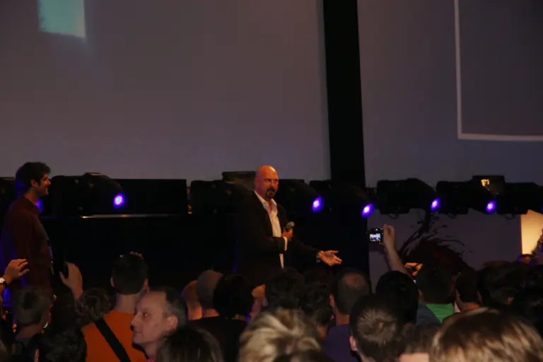 Joseph D. Kucan presentando Command & Conquer en la Gamescom 2009