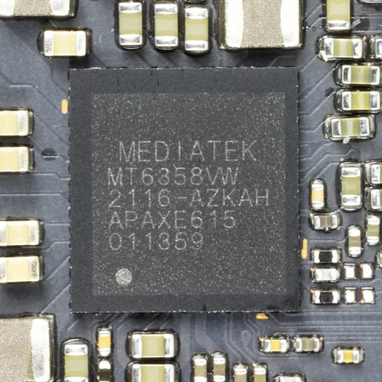 Chip MediaTek en la placa de un móvil