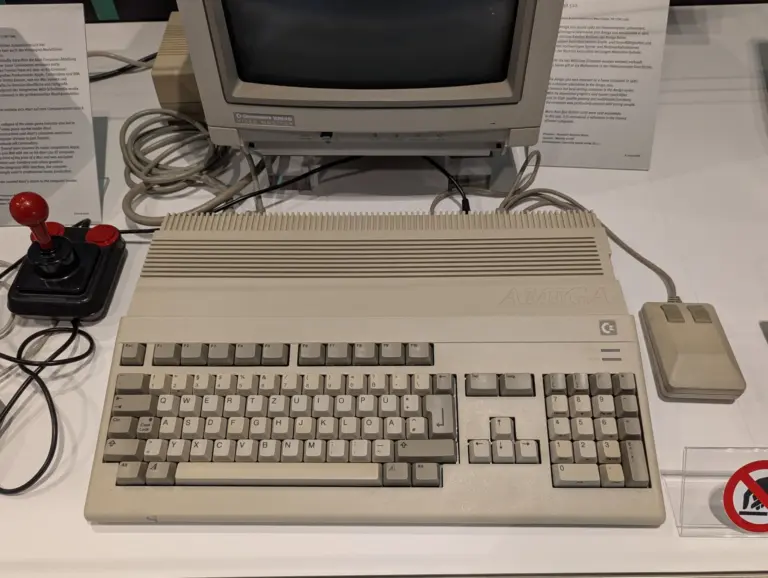 Ordenador Commodore Amiga 500 con monitor