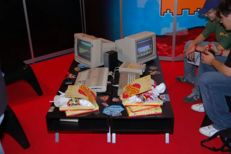 Turrican funcionando en un Amiga y un Commodore 64 en la Games Convention 2006