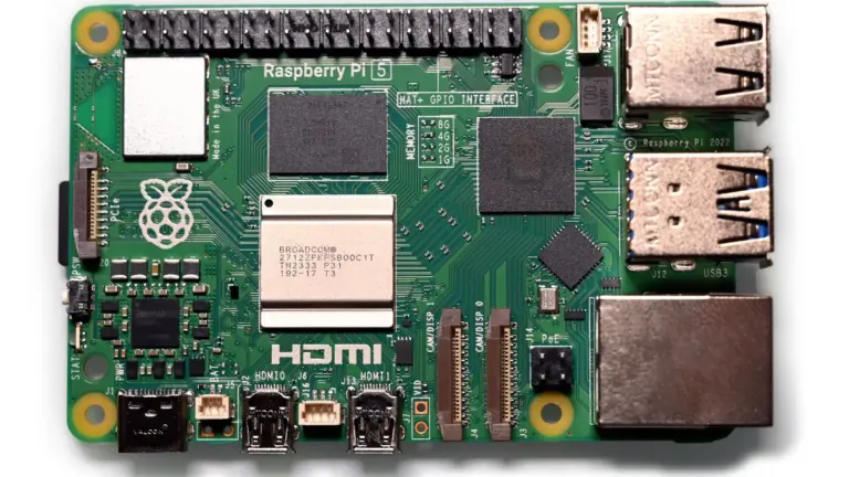 Placa Raspberry Pi 5 vista desde arriba, con sus conectores