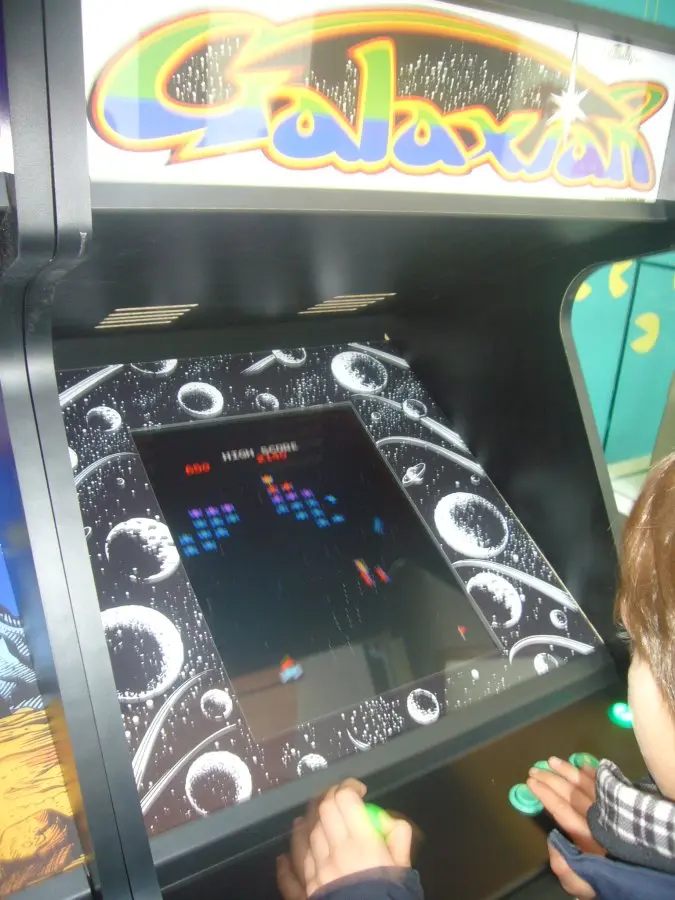 Recreativa de Galaxian expuesta en el museo mNACTEC de Terrassa