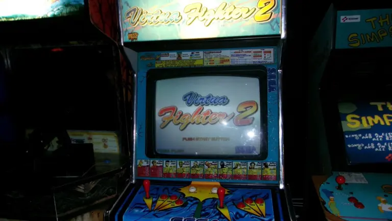Recreativa de Virtua Fighter 2 con su marquesina