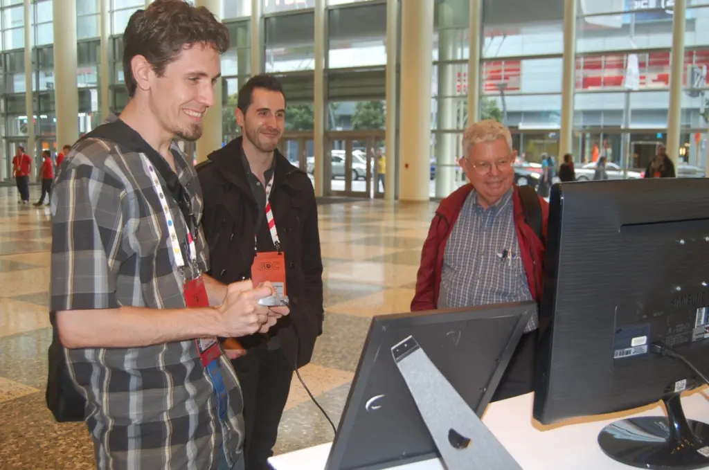Asistentes a la Game Developers Conference de 2013 mirando una partida de Super Metroid