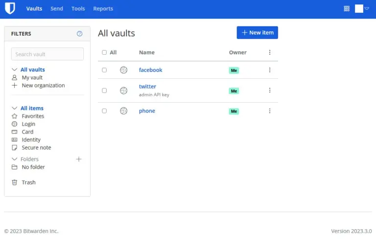 Bóveda web de Bitwarden con varias entradas