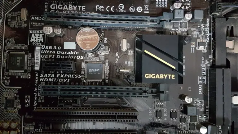 Ranuras PCIe de una placa base Gigabyte