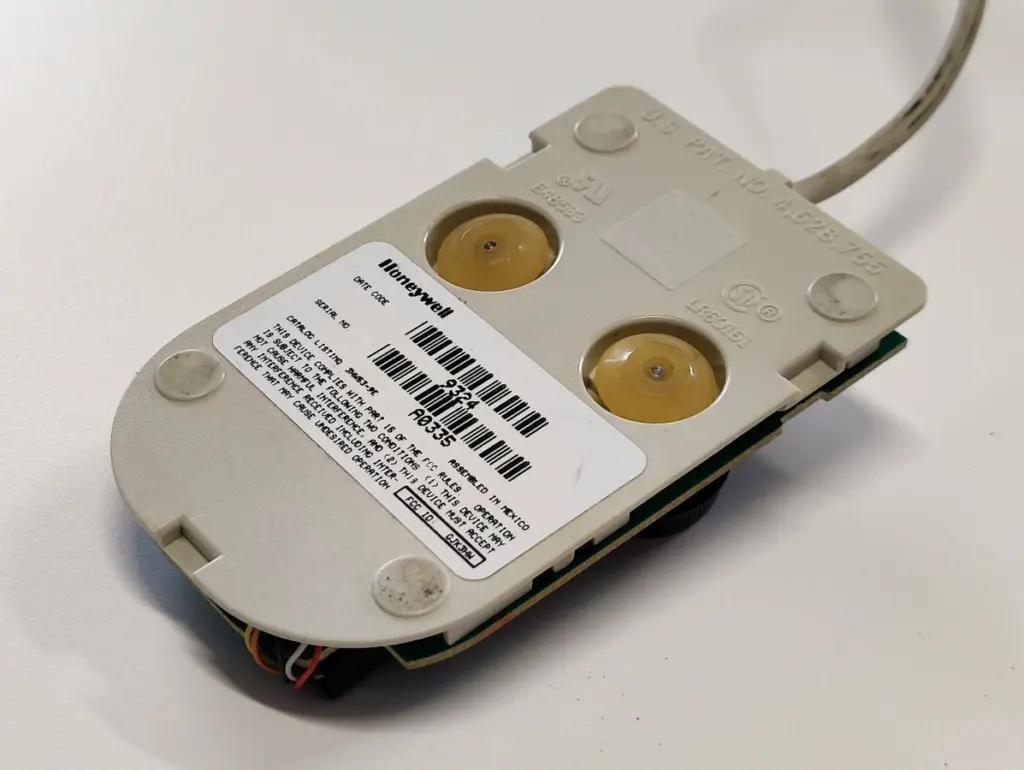 The bottom of a Honeywell mouse showing the dual tracking "feet", based on a patented design by Jack Hawley wh