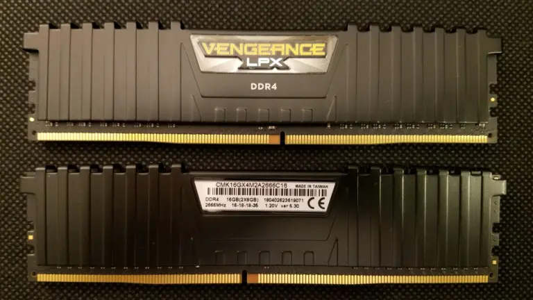 Dos módulos de memoria DDR4 Corsair Vengeance