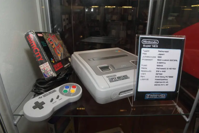 Consola Super Nintendo expuesta en un museo de informática