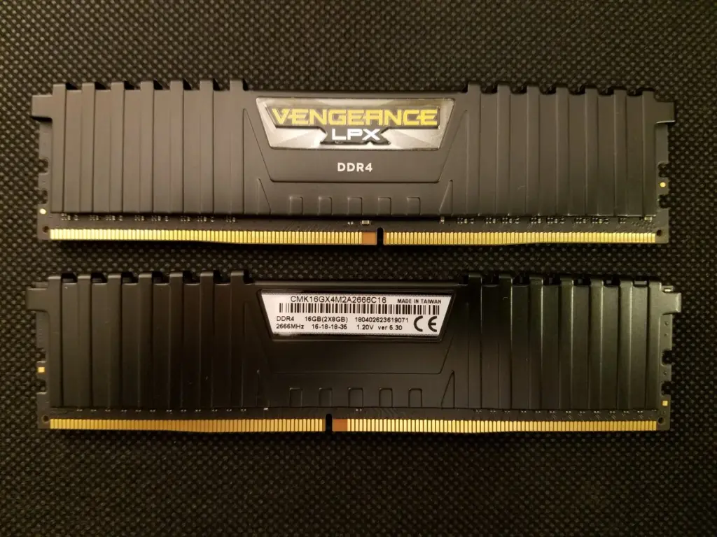 2 Corsair brand memory modules of 8GB each. They are of type DDR4 and work at 2666 MT /second, their latencies