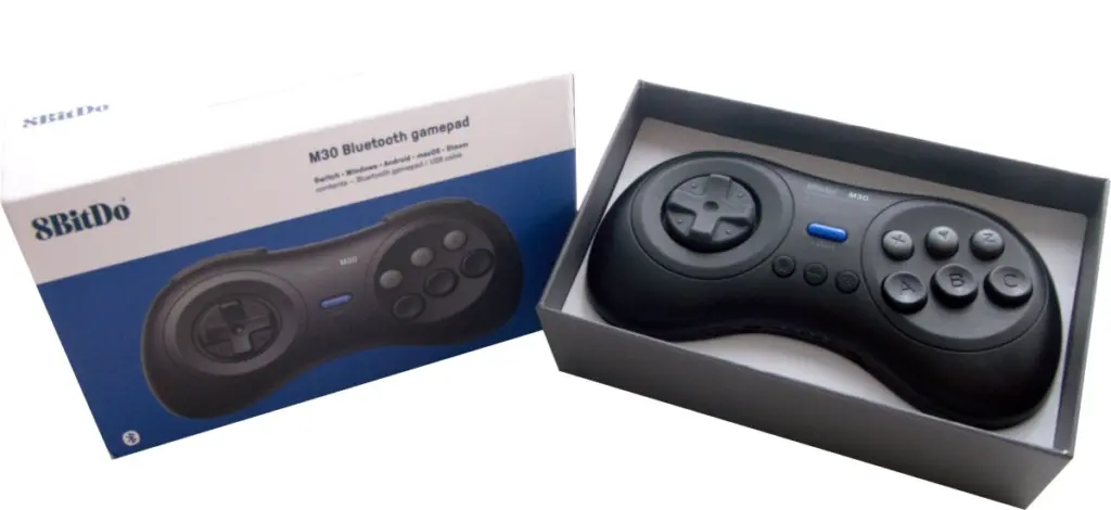 El 8BitDo M30, de seis botones, pensado para la Mega Drive