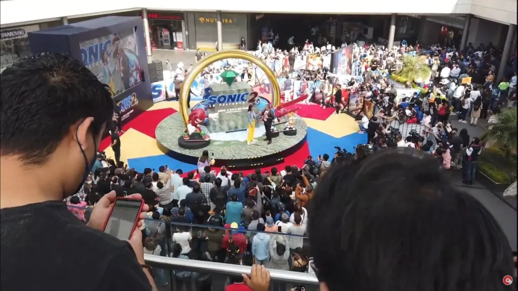 Imagen de contexto: escenario promocional de Sonic en un centro comercial de Ciudad de México