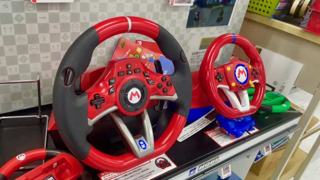 Imagen de contexto: volantes de Hori con la marca de Mario Kart para Nintendo Switch
