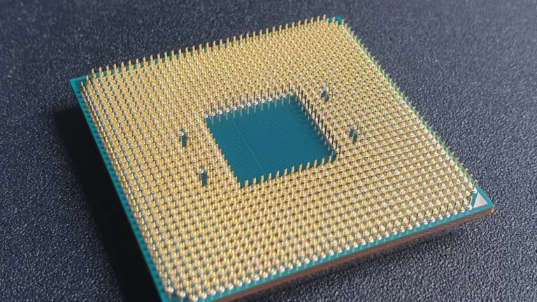 Cara inferior de un procesador AMD Ryzen 9 3900X