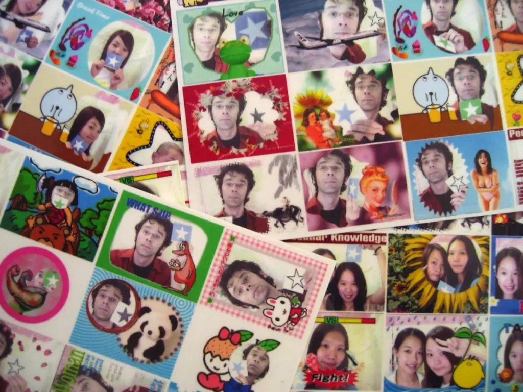 Hoja de pegatinas de purikura, con el retoque y los adornos