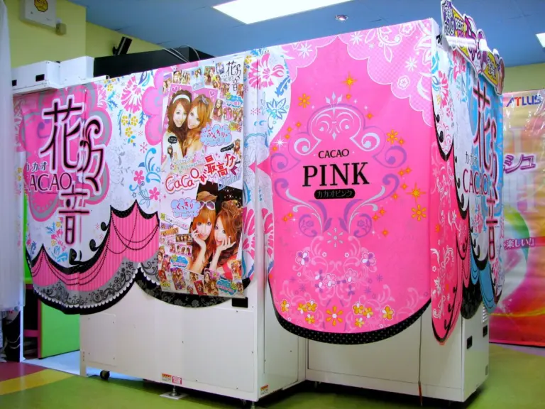 Cabina de purikura con su decoración exterior