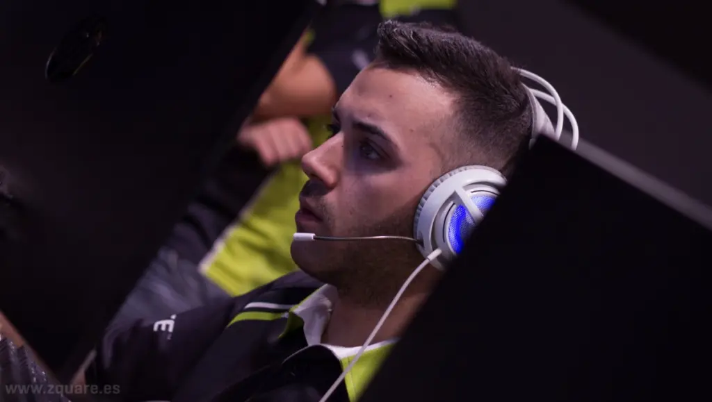 Otro jugador de la misma competición de la ESL Pro Series España