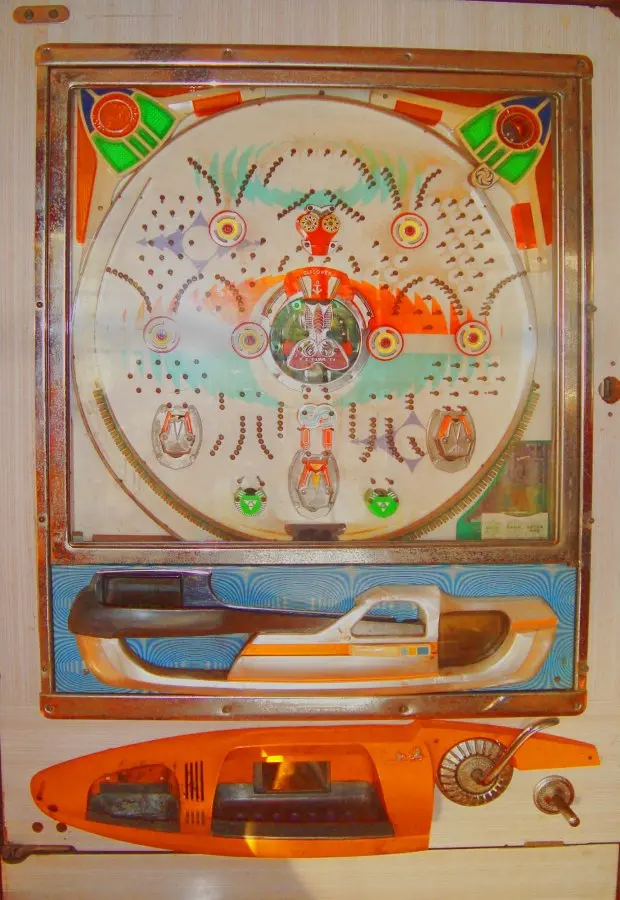 Máquina de pachinko mecánica de Sankyo, de antes de las pantallas
