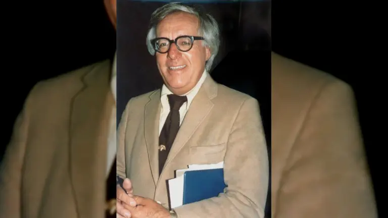 Ray Bradbury fotografiado en 1975