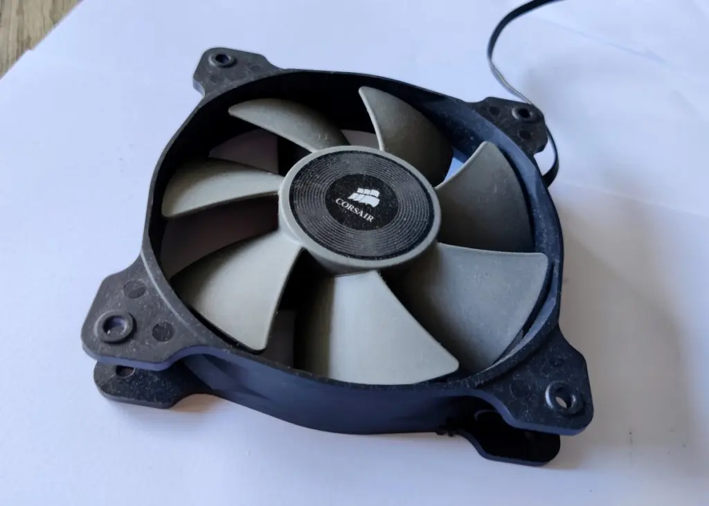 Corsair 120 MM Fan with seven blades