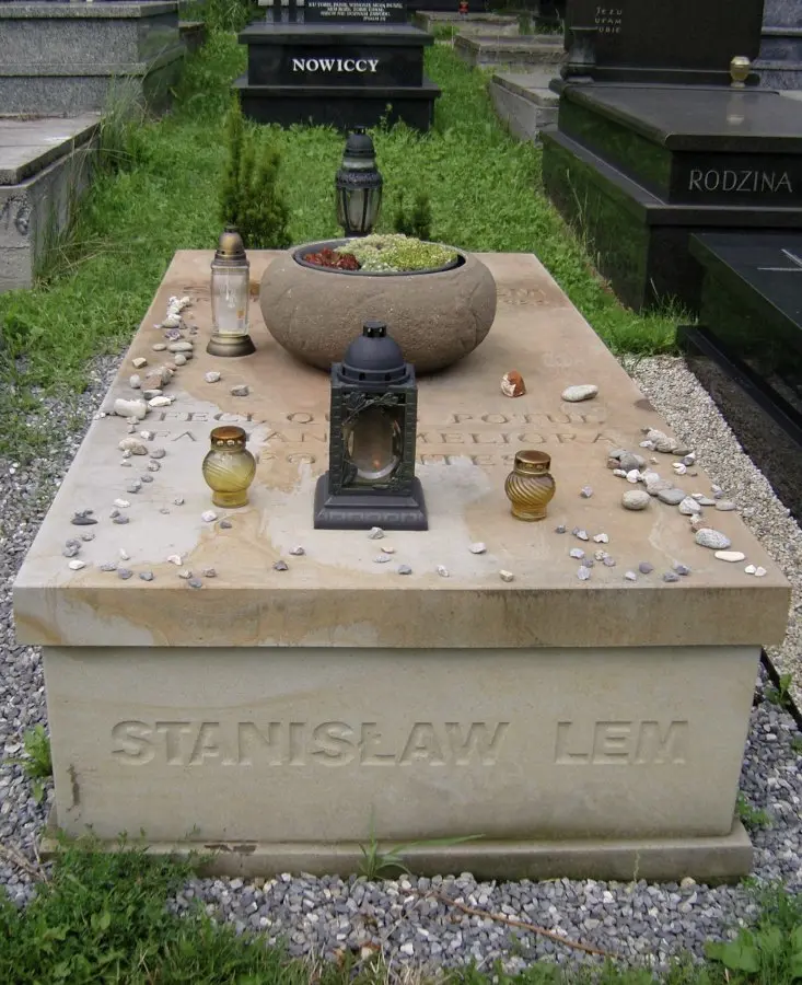 La tumba de Stanis&lstrok;aw Lem en Cracovia