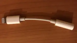 El jack de 3,5 mm: no quitaron un agujero, quitaron un convertidor