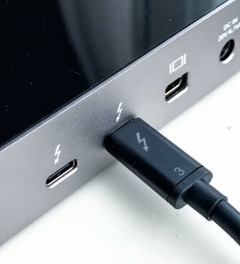 Thunderbolt 3 Cable connected to OWC Thunderbolt 3 Dock